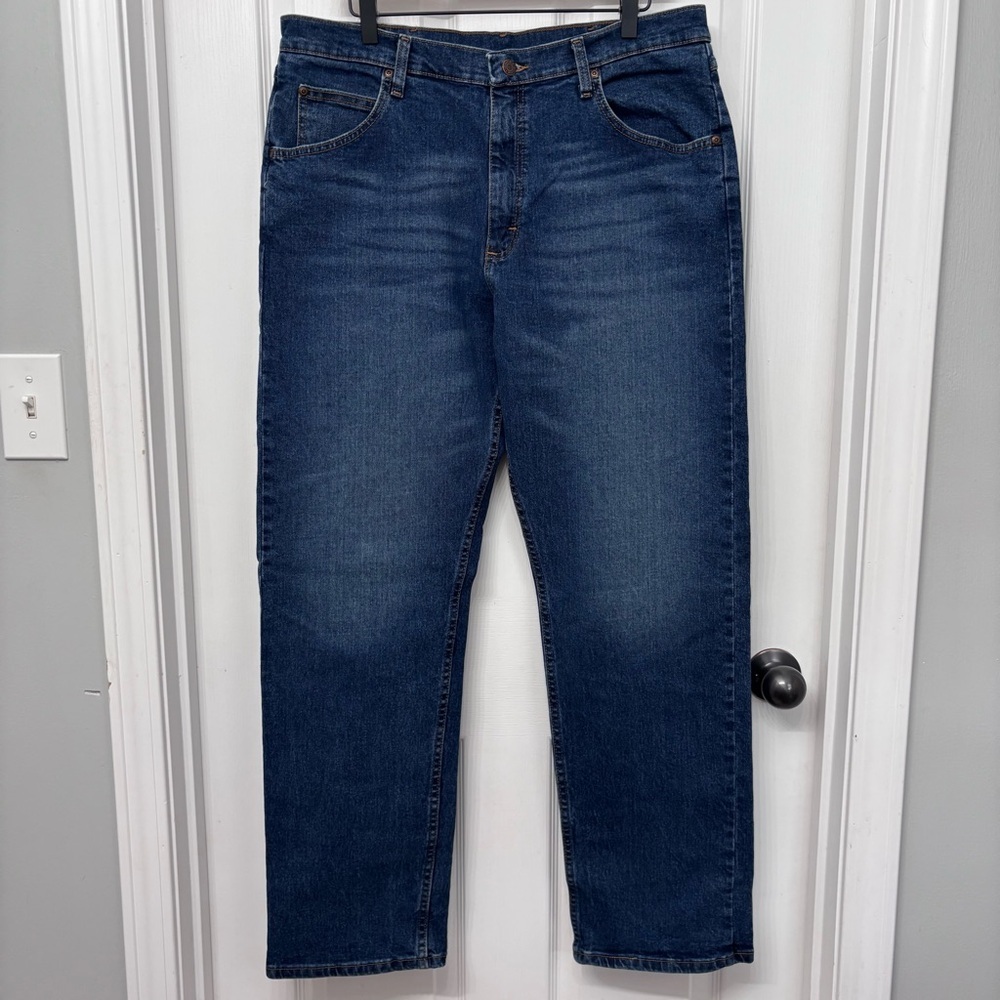 Classic Blue Straight Jeans | Wrangler 36x32